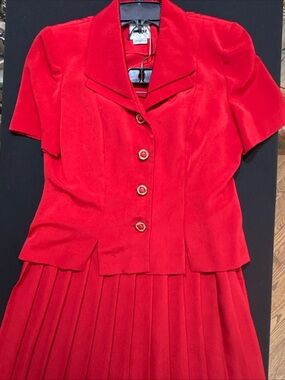 Leslie Fay Red Two-Piece Pleated Formal Dress Set